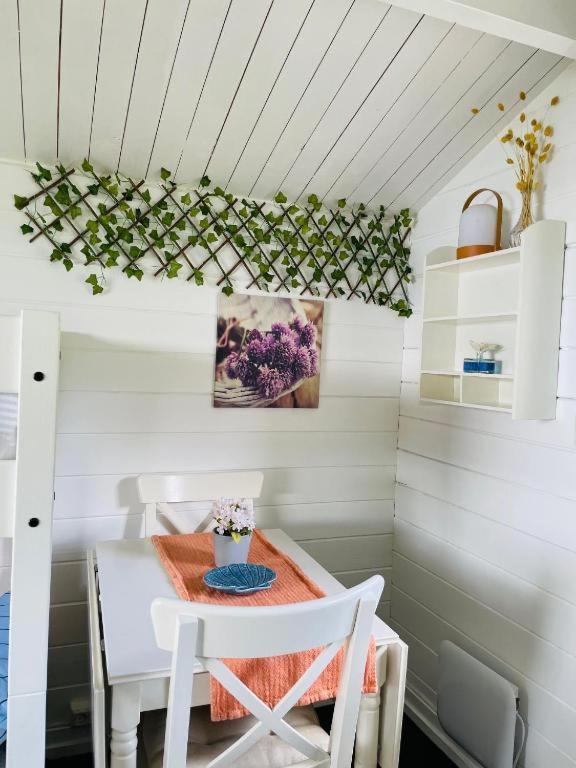 Nice Apartment With1 Bedroom Separate Living Room With A Sofa Bed And A Tiny Kitchen A Bathroom Located In Nordstrand Near By The Sea For 3 Guests With A Garden And Grill 5 Extra Guests With Extra Cost In The Cabin With Sea View Just Outside The Apar Осло Экстерьер фото